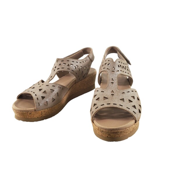 Earth Buran Rosa 8.5 Ecru Leather Wedge Sandal T Strap Ankle Cork Cut Out - Picture 1 of 13
